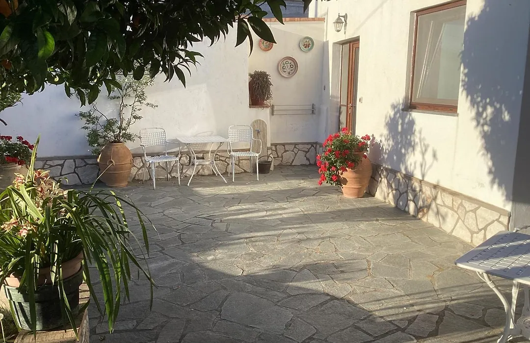 Casetta Minghitto Relaxing rooms in Capri-1